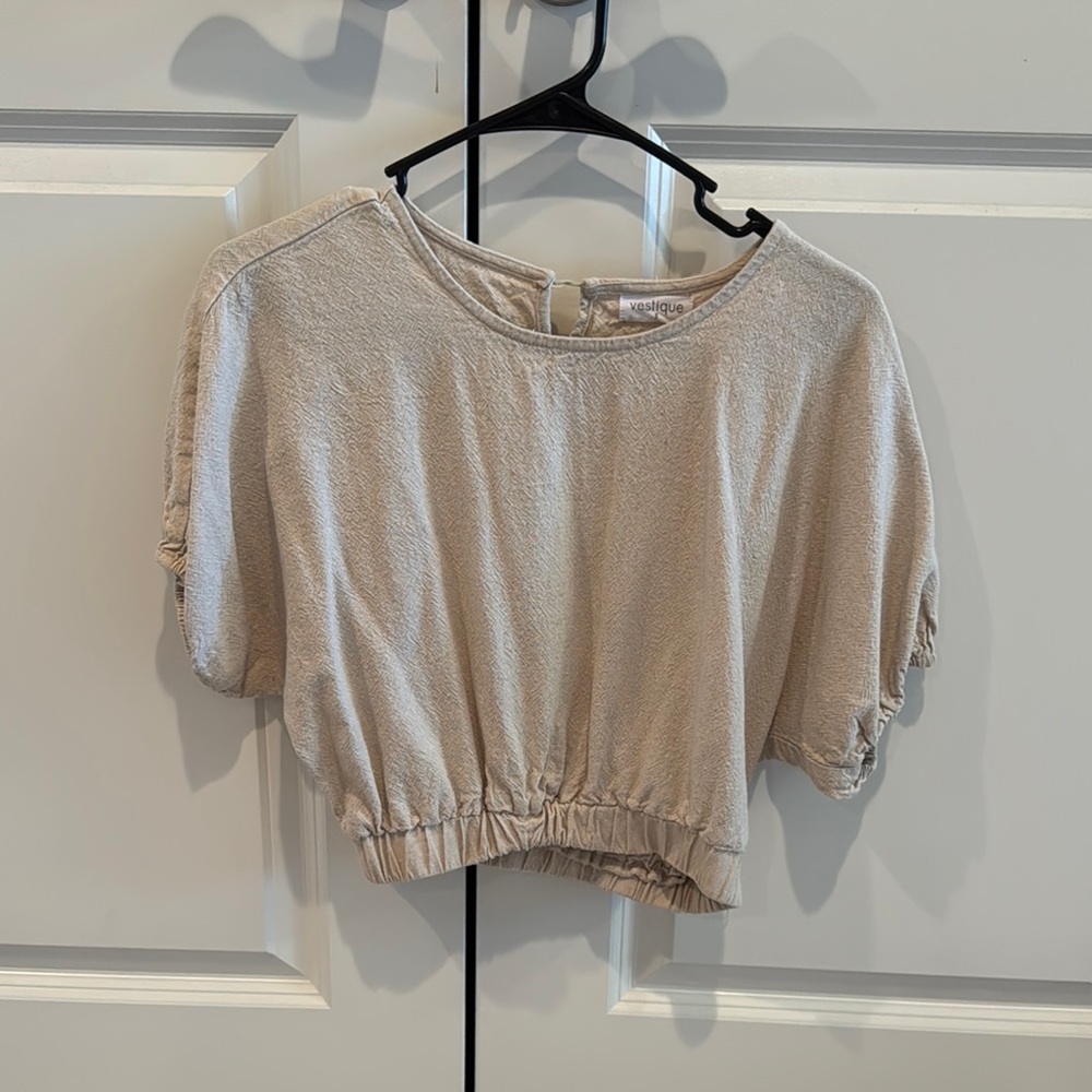 Vestique Cream Crop Top Short Sleeve Relaxed